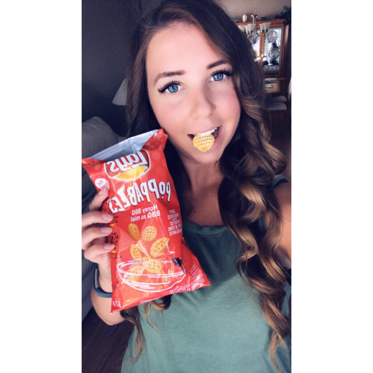 stephlaflammexo's tweet photo. Oops.. ate those pretty quickly. How did Influenster know that I’m a chipoholic! I LOVE the light and airy taste of these crispy potato bites! The honey BBQ taste is on point, can’t wait to try out the other flavors. @influensterca @LaysCanada #Poppables #complimentary https://t.co/2xzUe3dQgp