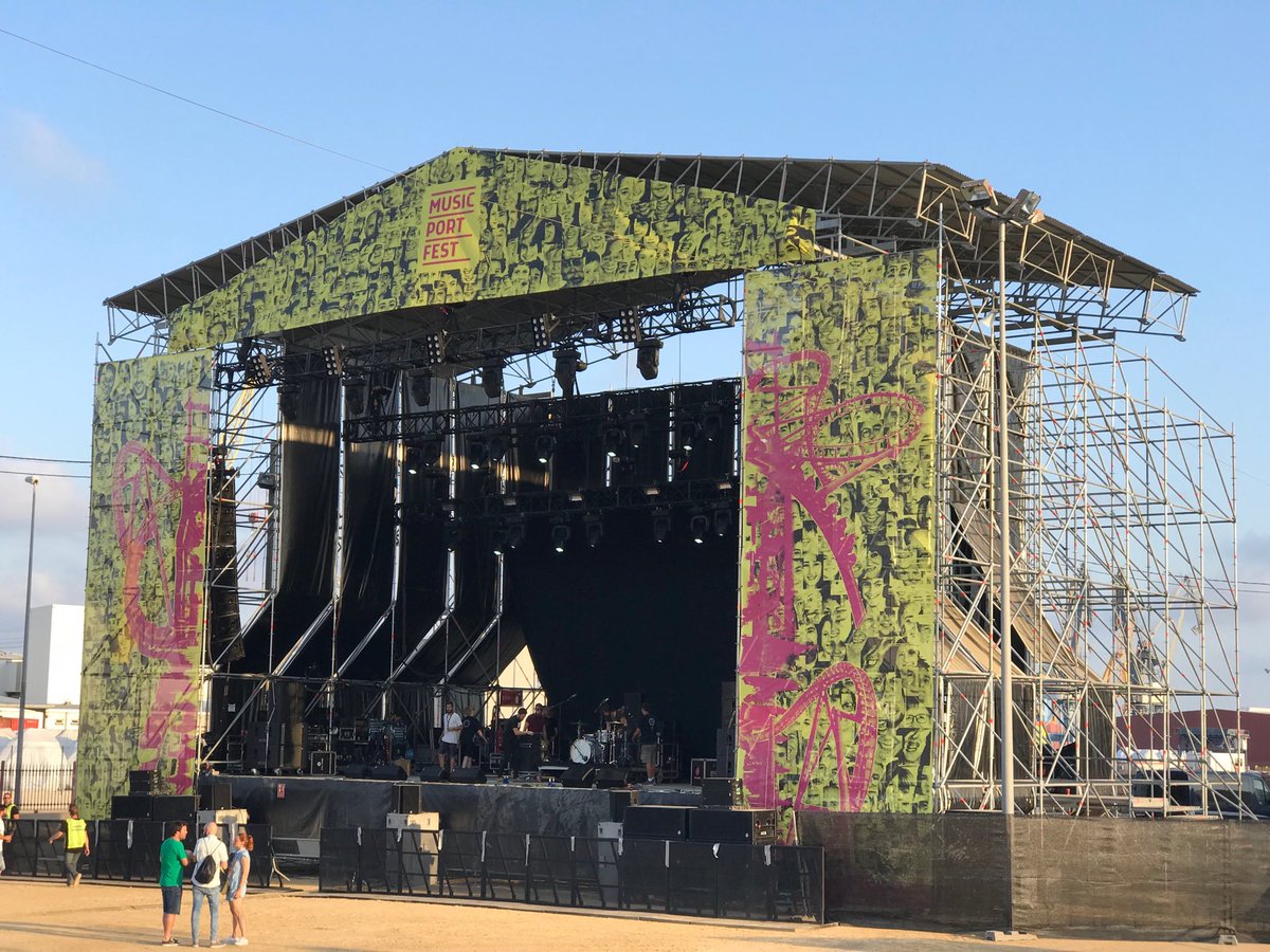 <a href="/corizonas/">CORIZONAS</a> y <a href="/angelstanich/">Ángel Stanich</a> estaran en breve en <a href="/MusicPort_Fest/">Music Port Fest</a> de Sagunto q acaba de abrir sus puertas