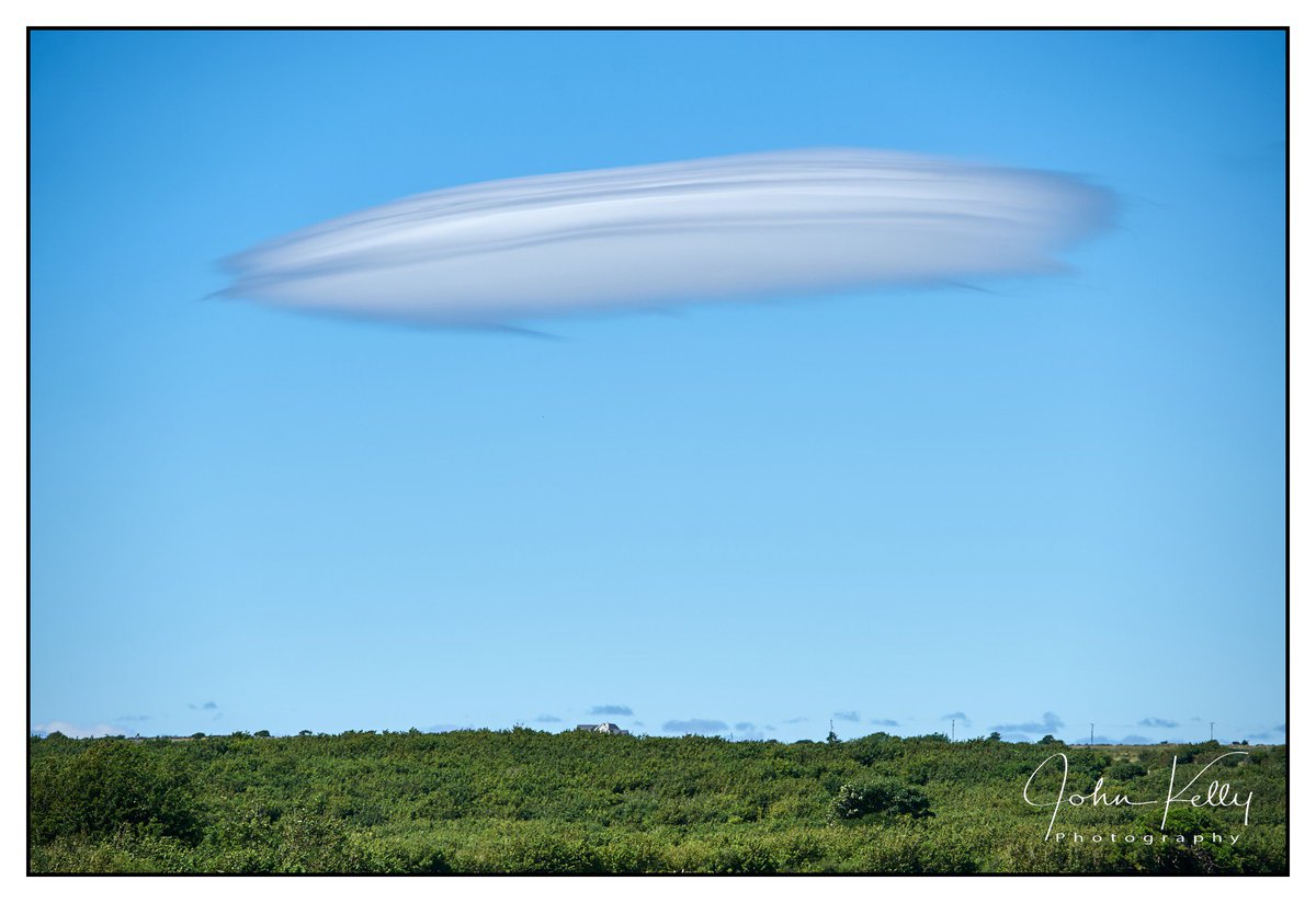 Probably the most unusual #cloud I've every seen, shot as it appears at 1/800 sec @ f5 on ISO100 on my way up North #Clare through the #Burren this evening. 
#WildAtlanticWay #weather #HeatWave2018 <a href="/clarechampion/">The Clare Champion</a>