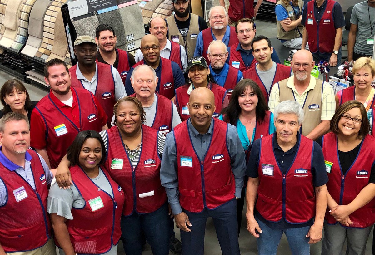 MarvinREllison's tweet photo. Today’s store training focus in online fulfillment and store systems. We have a great group of Associates who are eager to win!! https://t.co/QHJDPFifCu
