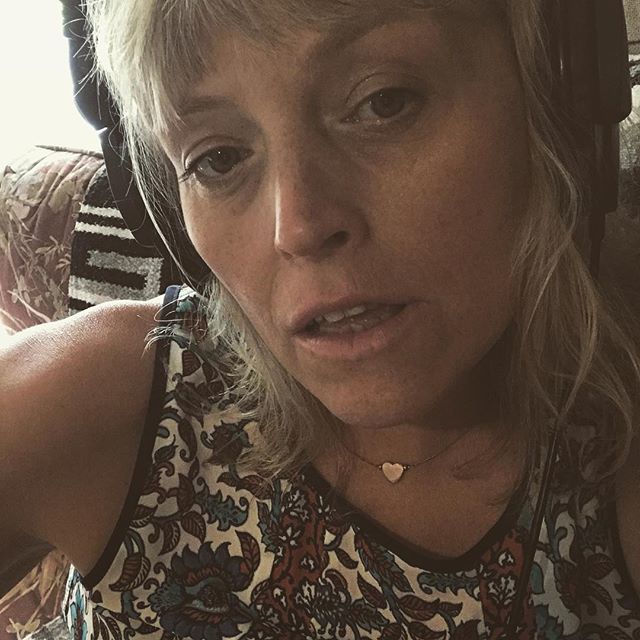 sadiejemmett's tweet image. Studio selfie #jetlagged #inthestudio  #creatingmusic ift.tt/2KXHEMB