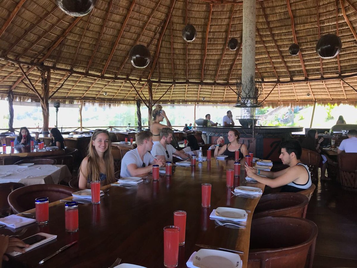 udg_global's tweet photo. ¡Como parte de las actividades culturales y de esparcimiento del Programa de Español Para Extranjeros, nuestros #PEPES visitan #MonteCoxala! https://t.co/64iDLlP7Ru