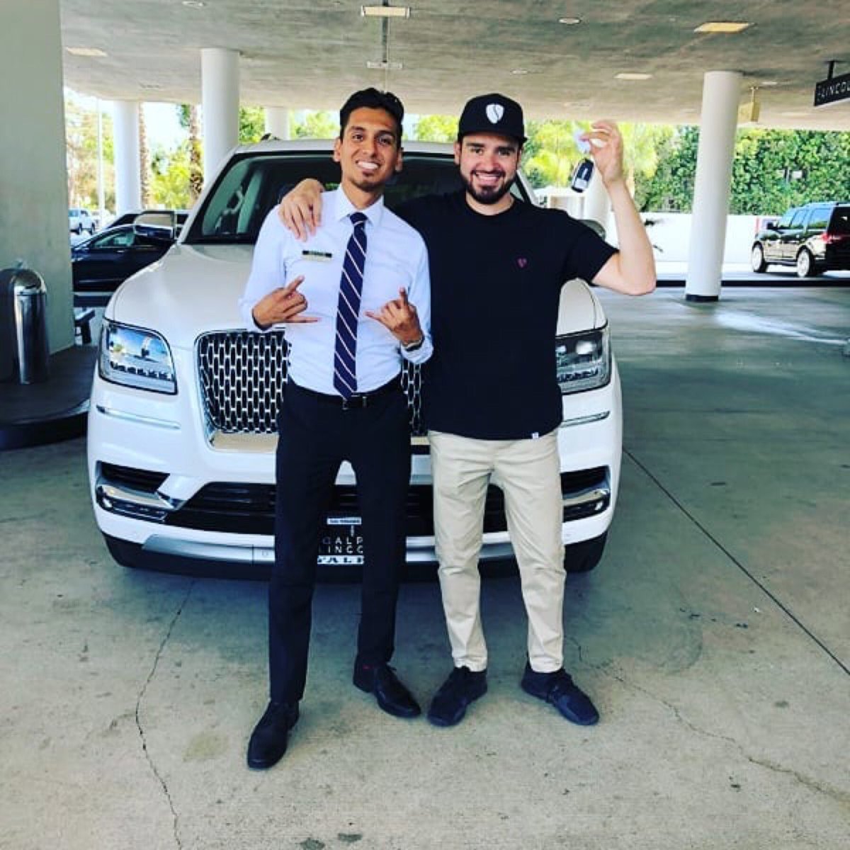 . <a href="/salomondrin/">Salomondrin 🤖</a> is ready for the weekend with his beautiful new 2018 Lincoln #Navigator. Congrats on your newest ride! 🎉 Special thanks to Sales Consultant, Ivan Merino. #repost #GalpinLincoln