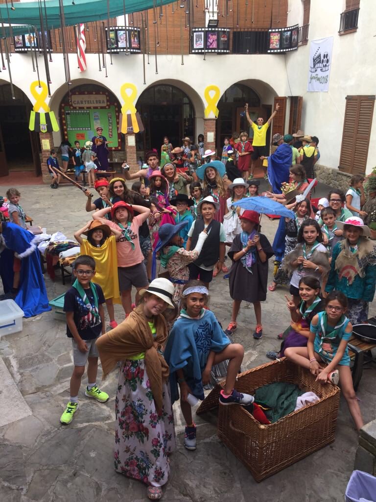 colborreda's tweet photo. Avui ha tocat tarda de mercat a Borrefilms! Que bé que ens ho passem! #2atanda #estiu2018 https://t.co/A8YP60rtNb