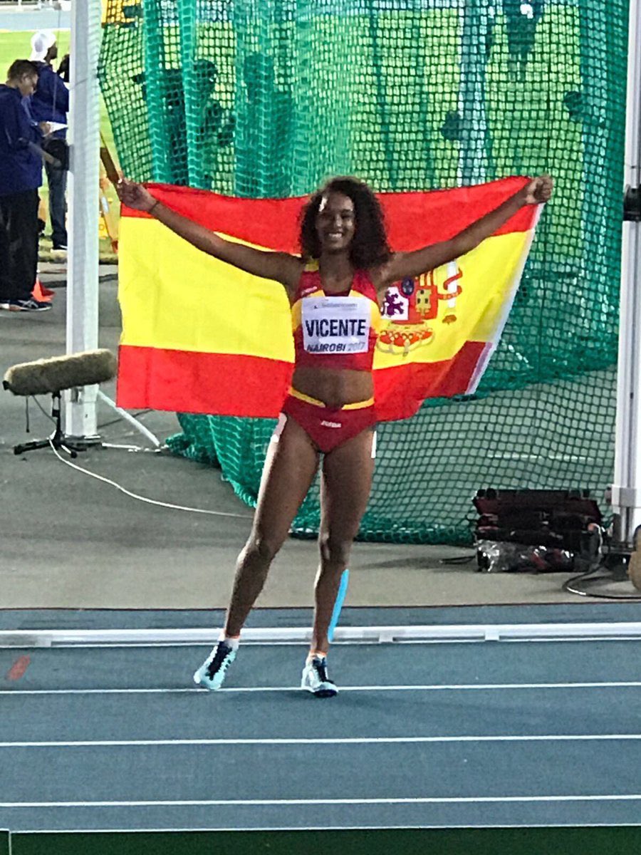 ¡DOBLE ÉXITO PARA MARÍA VICENTE! Logra el oro en el Europeo Sub18 de Gyor y bate el récord de del mundo de heptatlón.  ¡IMPRESIONANTE! 📸 @raulchapado