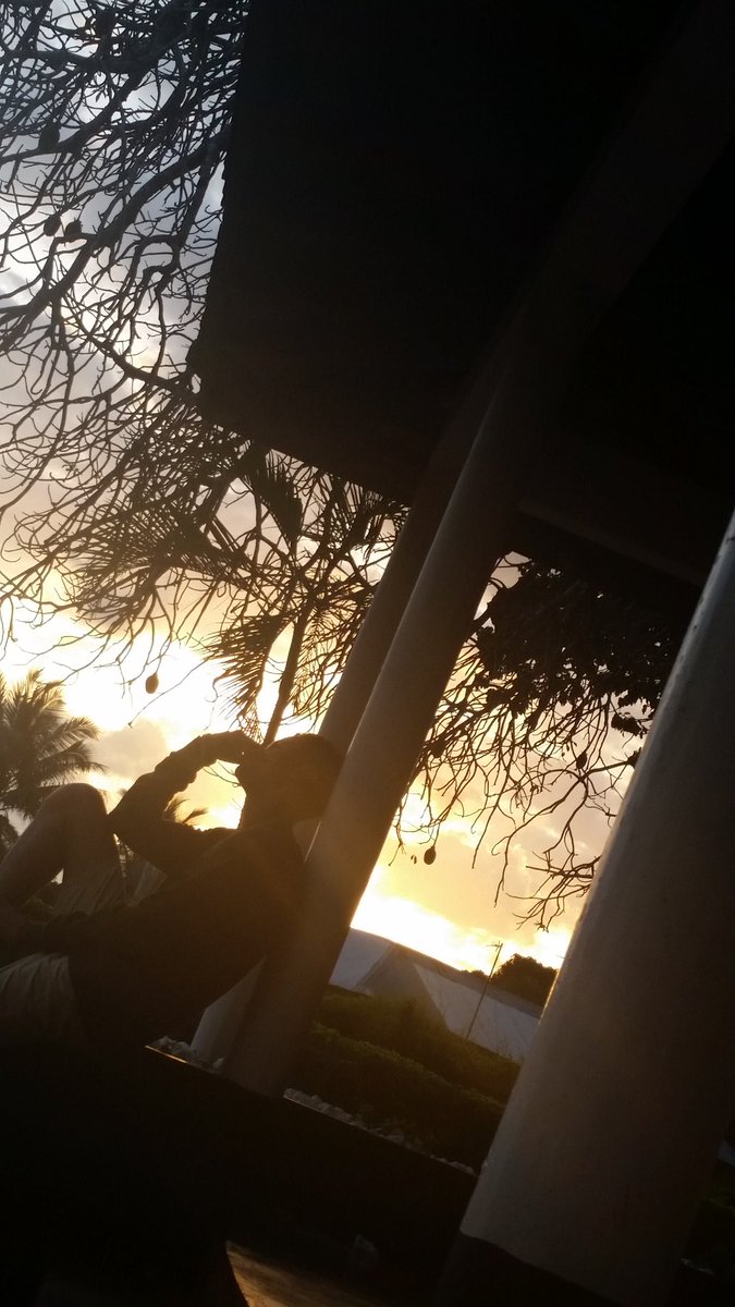 Daniel57738971's tweet photo. Dat sun set!!! https://t.co/MqY4d9x8Vt