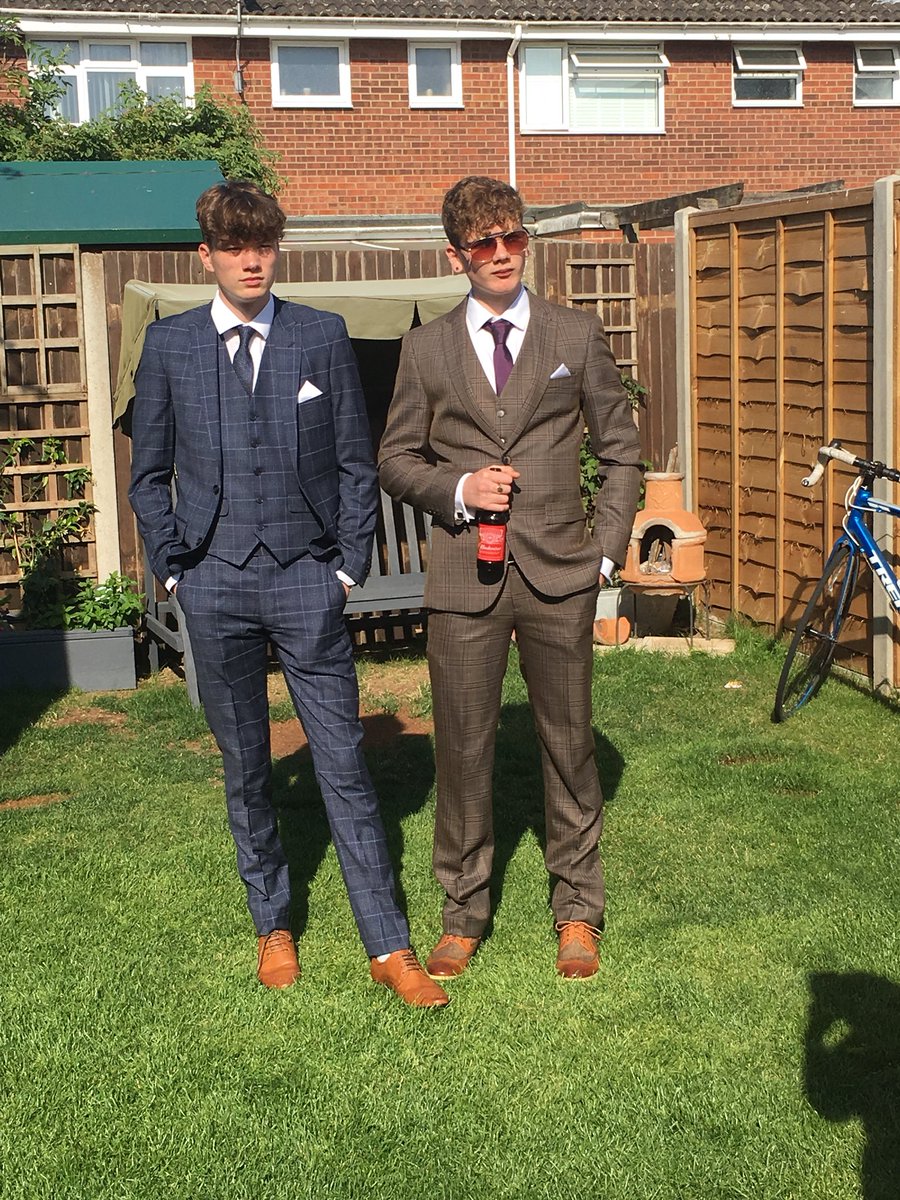 Anita_NCFC's tweet photo. *Warning* Prom pics... #hellesdonhigh https://t.co/h8NBYMwOu3