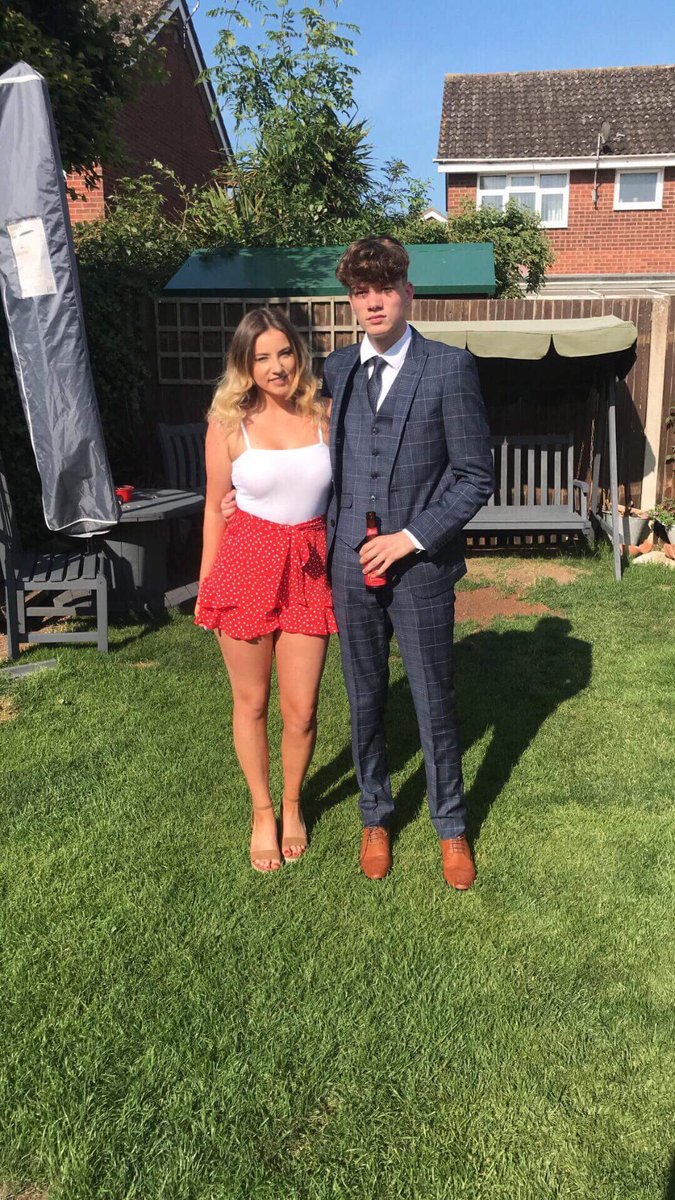 Anita_NCFC's tweet photo. *Warning* Prom pics... #hellesdonhigh https://t.co/h8NBYMwOu3