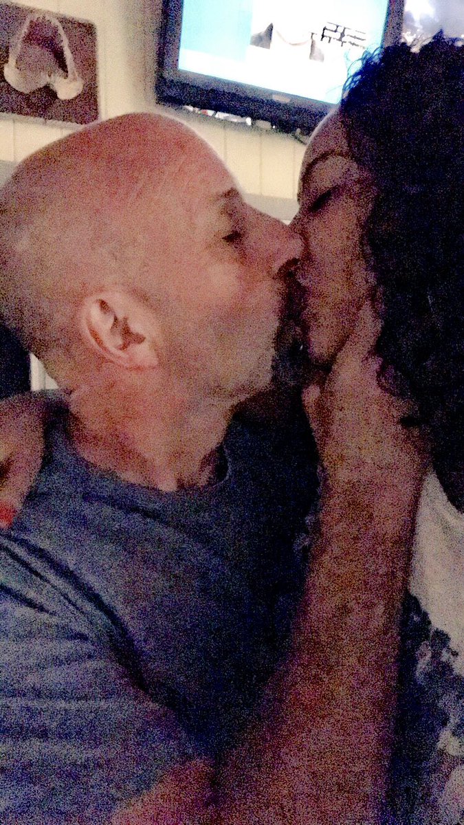 happy #InternationalKissingDay 😘