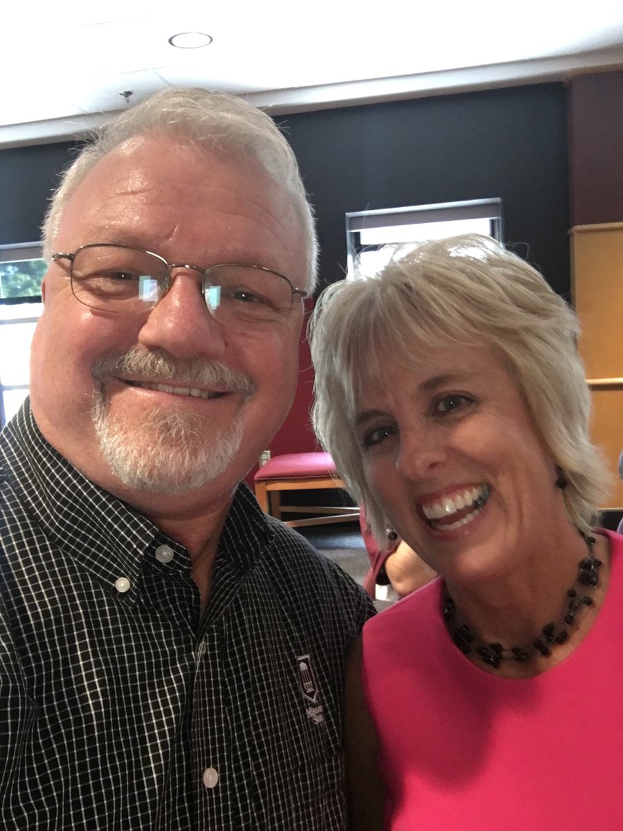 bdhvb's tweet image. Great to see ⁦@KRJONZ⁩ on campus again. ⁦@alysonjones03⁩ ⁦@SarBearJonz11⁩ ⁦@JonesJim8⁩ ⁦@emileejonz⁩ @MSUWEB⁩