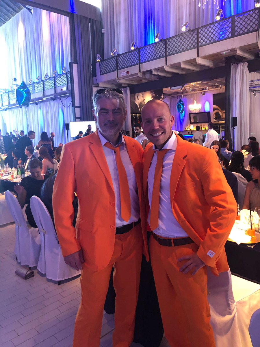 dobrotwit's tweet photo. #Sovendus 10 years, the dutch team wins best dressed award. Oranje boven. #Daisycon, #Affiliprint, #Conversive, #Opposuits. #winners https://t.co/VQ5gQQcOlS