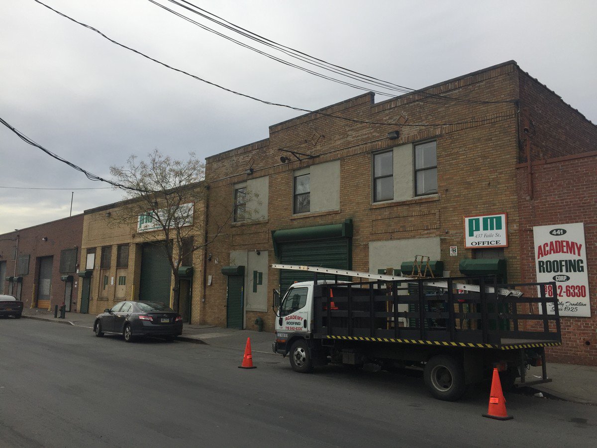 NY_Commercial's tweet photo. #LeaseinHuntsPoint
TOTAL BUILDING SIZE 11,250
WAREHOUSE 10,000
OFFICE 1,250
ZONING Zoning M-1
CEILING HEIGHTS 14' - 18'
2 DRIVE IN DOORS 12' &amp; 14'
SLAB Concrete
TRANSPORTATION I87, I95 &amp; The Bruckner Expressway https://t.co/wXlnzdERKL