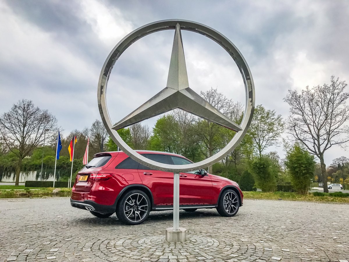 DavidDjt0311's tweet image. Taking our @MercedesAMG GLC43 4matic SUV back to the place of its birth, Bremen, Germany - god this is an amazing SUV to drive 🇩🇪 👌🏻😍
#amgrubyrocket #amgaddict @MercedesBenz @MercedesBenzUK @MercedesBenz_DE 
Photos 📸 @DavidDjt0311