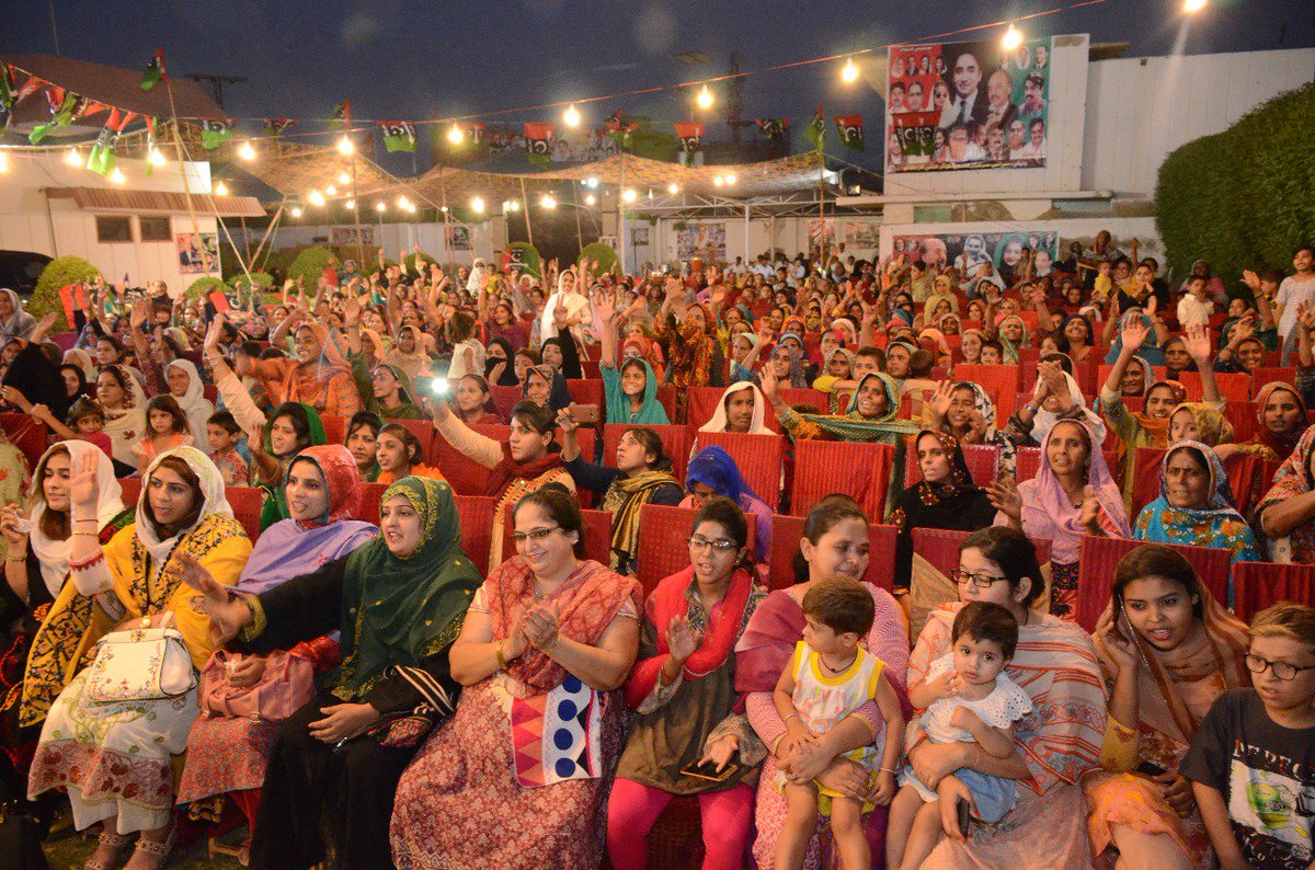 ShakeelChPPP's tweet photo. LARKANO: Aseefa Bhutto Zardari is addressing a corner meeting of ladies in Larkano in connection with the election campaign of Chairman Bilawal Bhutto Zardari for NA-200 on Friday.
#BenazirSavera #Wazir_E_Azam_Bilawal 
@BBhuttoZardari @AseefaBZ @BakhtawarBZ https://t.co/exoQTkkypZ