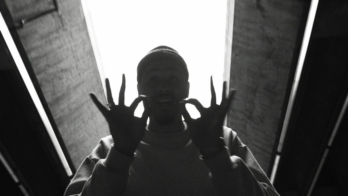 New visuals out now. Peep the link. Capisce. youtu.be/a1iTX0G3wbU