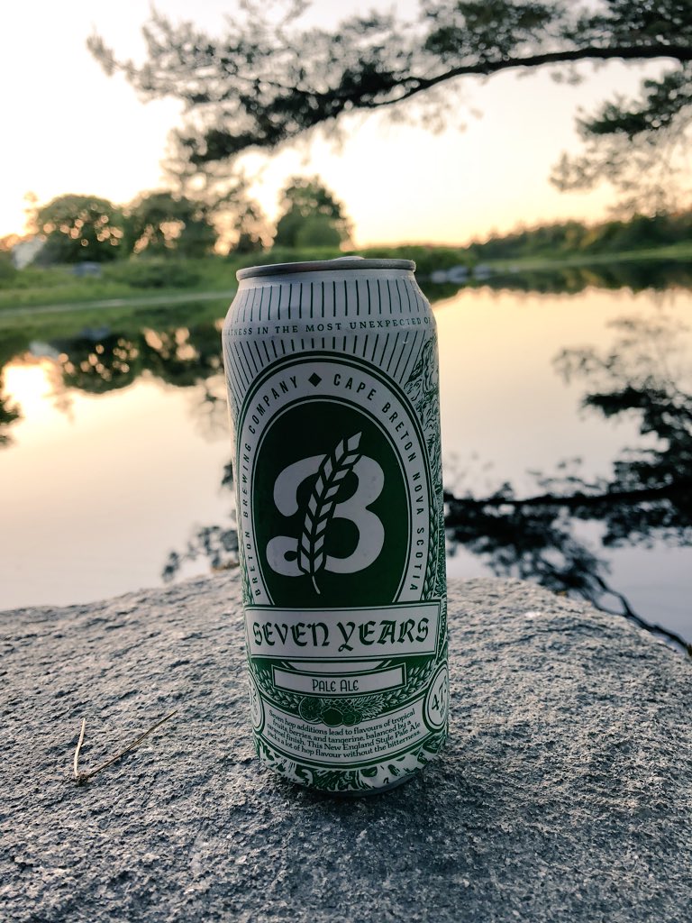 souwestersue's tweet photo. The Irish tell me I need to train to keep up with them. I’ve been doing my best! @GarrisonBrewing @TataBrew @boxingrockbeer @bretonbrewing #NSCraftBeer #irishopen #axethrowing #axeclub #wildaxe https://t.co/XYPwezSRSM