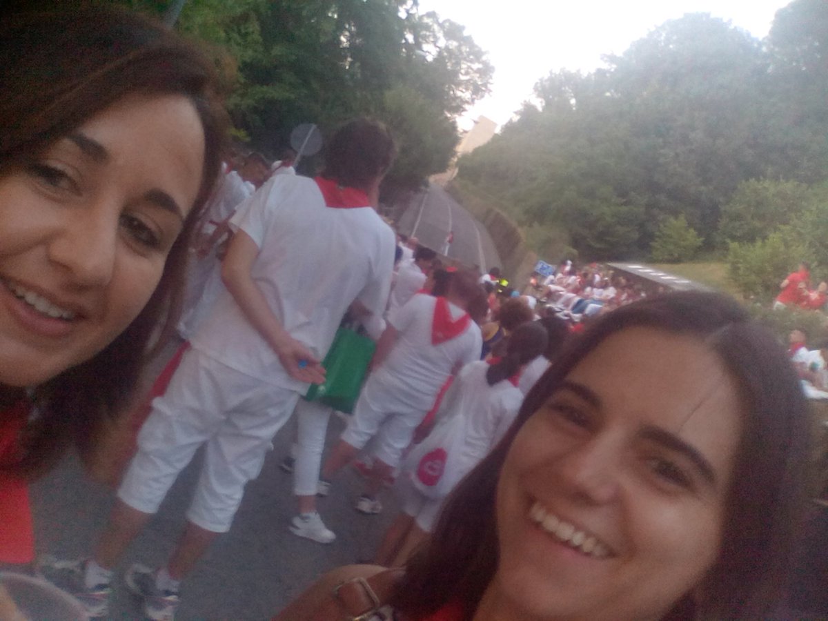 xela124's tweet photo. #encierrillo #VivaSanFermin y luego a ver @lapegatina https://t.co/lyuhbazEdg