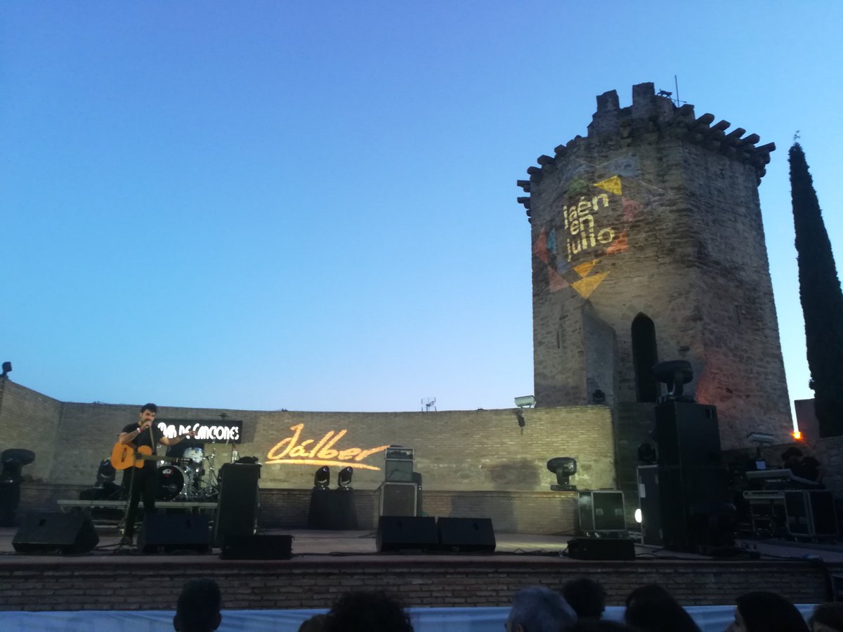 AleMasone's tweet photo. #EventosCulturales #Torreperogil #DinamicoYcultural @jaenenjulio #MomentosMagicos 😍 https://t.co/q6S75hYNvI