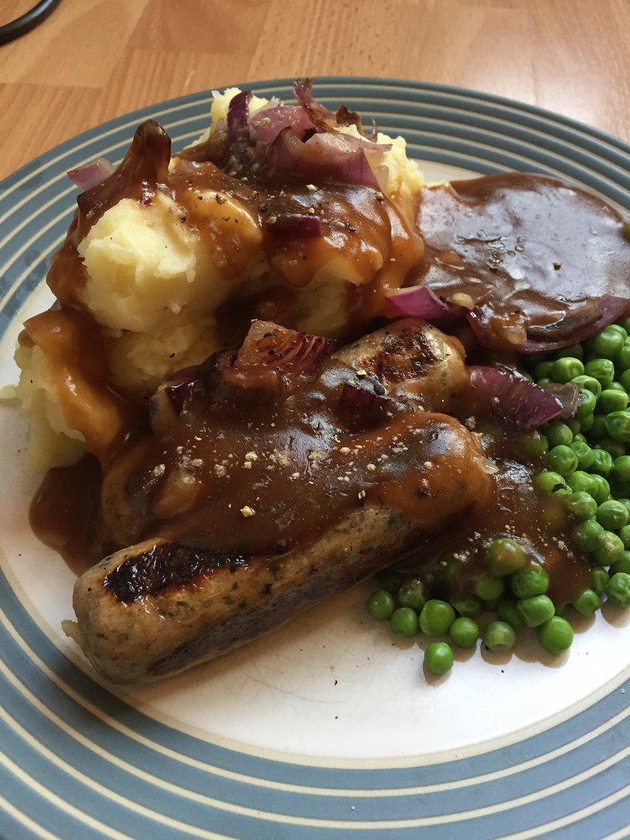 Rey_DelMal's tweet photo. Game changing vegan sausage from Sainsbury’s. Made out of mushrooms. Taste and texture are the same as Cumberland sausages. Absolutely amazing. #govegan https://t.co/65eRBK5geZ