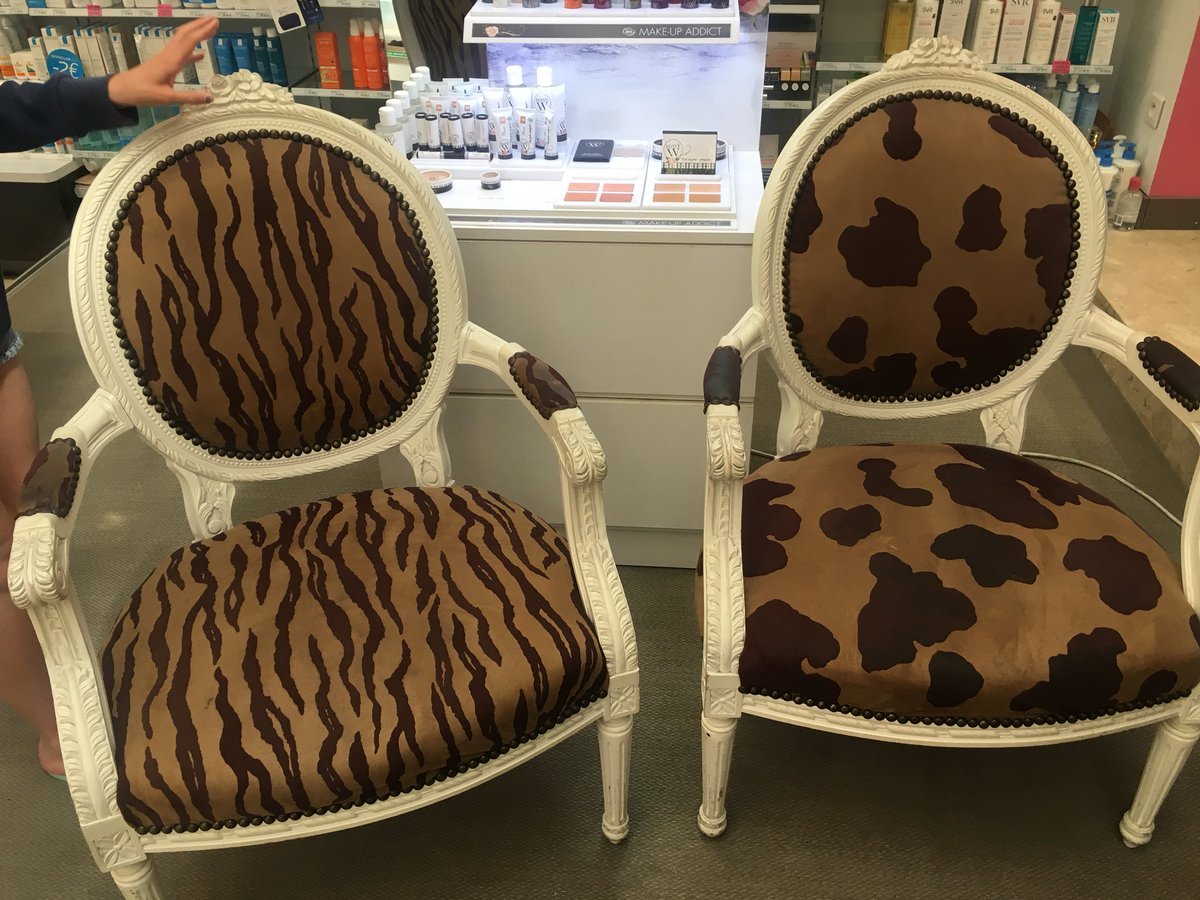 Saw these seats in a pharmacy en France and thought instantly of @MarianKeyes - so fancy!