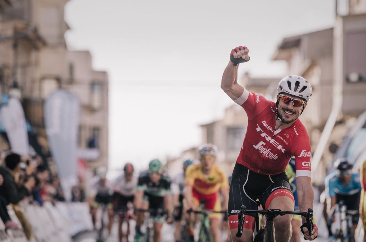 Bikespls's tweet photo. This year, the pros aren't the only ones getting paid to win. Between July 7 and 29, shop in-store, save your receipt, and watch the Tour de France. If a Trek-Segafredo rider podiums the day after your purchase, you win! https://t.co/j5aJd2UtWM https://t.co/iWoBddiMFE