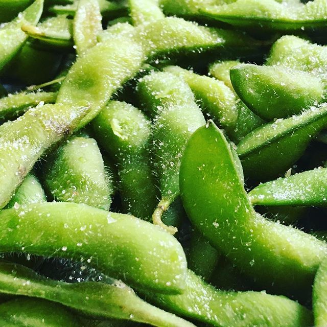 TheSushDutta's tweet photo. Best Snack on Earth 👌🏻 #steamededemame #steamedandsalted #yummyfood #delicious #heathyfood #eathealthylivestrong #bestsnackever #healthysnacking #yummyedamame #ohsogood #ohsoyummy #ilovetoeat #healthyfoodshare #eatright #livehealthy #havefun💋 #enjoyl… https://t.co/Na7xll4gzY https://t.co/cyseSPdWla