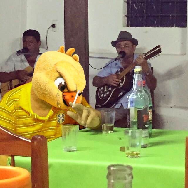 drogasrd's tweet photo. E aí você se afoga num copo de cerveja. Mas vai de água também, pede aquele petisco, pode ser um salgado da vitrine, sem crise.

O importante é se hidratar e se alimentar. E bem, estamos #NaTorcidaPeloSeuFígado. https://t.co/Csi2s2m2hF