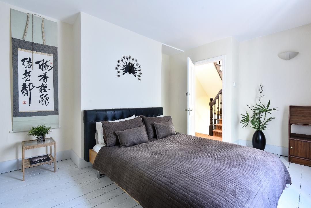 ViewPhotosUK's tweet photo. 東京, #Tokyo apartment in #Clapham 😉, 💚subtle interior #design! 
#London #property #kitchen #stylist #art #House #photography #dom #homebook https://t.co/hgskqZfsCg