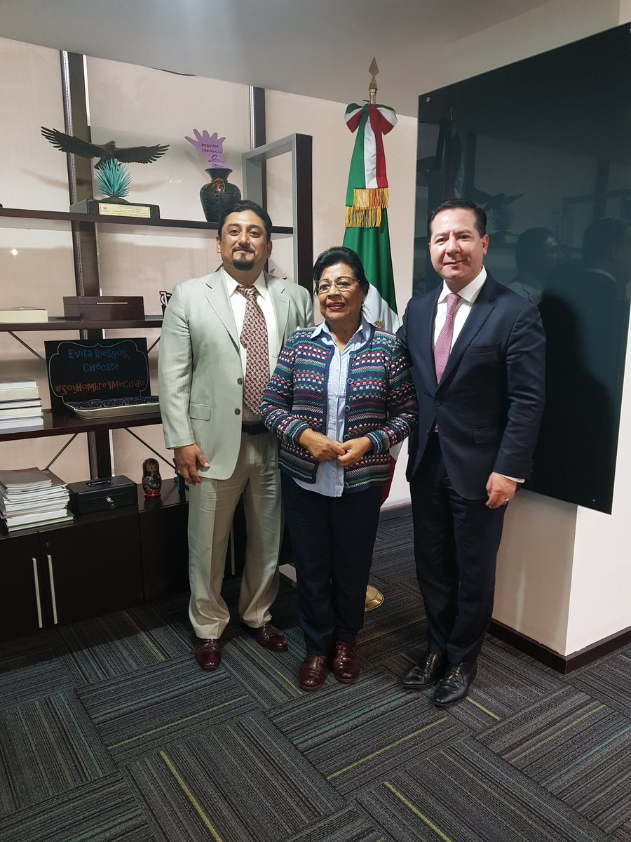 Reunion historica con el comisionado de COFEPRIS. Gracias a Dios y  a ustedes lo logramos. Los veo en la junta de Colegio a puerta cerrada para darles el oficio en este congreso el dia jueves 12 de julio. Mas fuertes q nunca ...mas unidos para siempre.