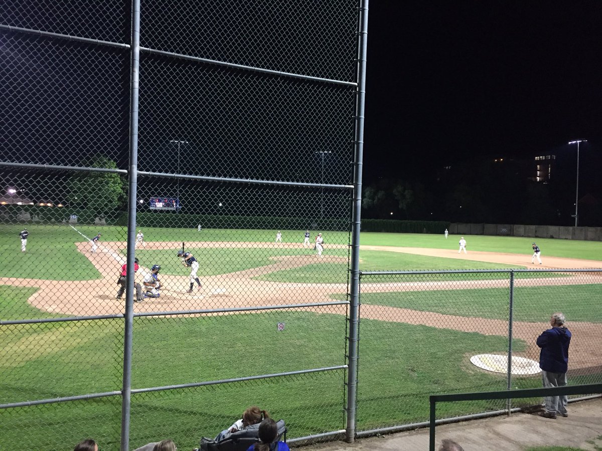 OLMBATourneys's tweet photo. Barrie has bases loaded in the bottom of the 5th. Host team @BaseballOshawa up 4-2 in the final game of the evening of #MidgetClassic https://t.co/a00zibuVsk