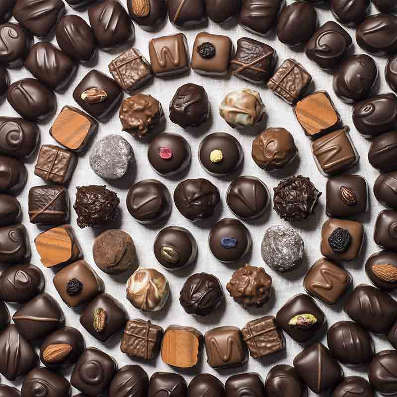 Конфеты в виде камней. Сорта шоколадных конфет. Конфеты коричневого цвета