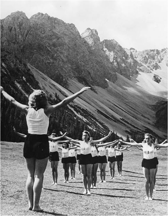 Glockengeist's tweet photo. Members of the League of German Girls are doing exercises on an alp in Tyrol. https://t.co/lbGViSQzgp