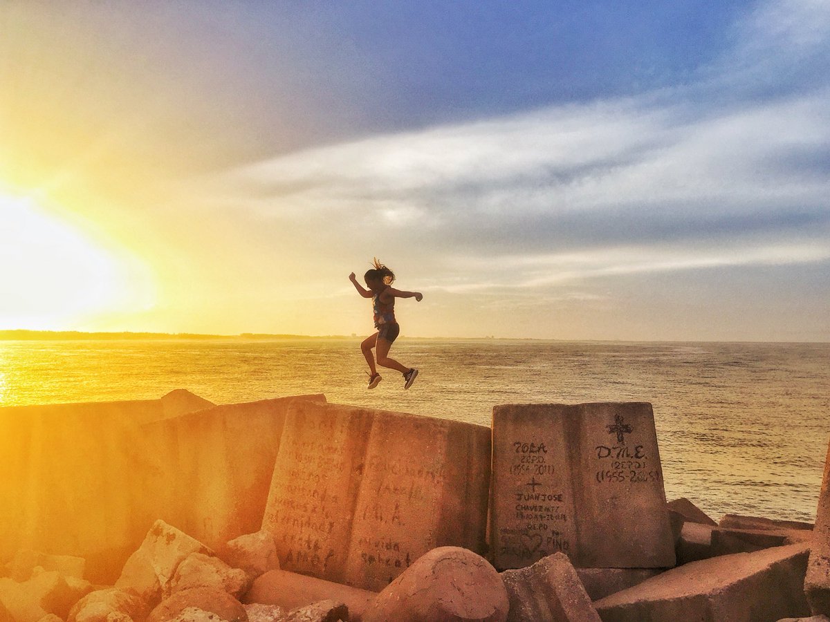 DiaryofaDancer's tweet photo. #YoElegicorrer #correres #yoamoelrunning hoy tocó entrenamiento en playa 🏝 #RunLoveSmile #RunForTheOceans https://t.co/AE1ccE5sop