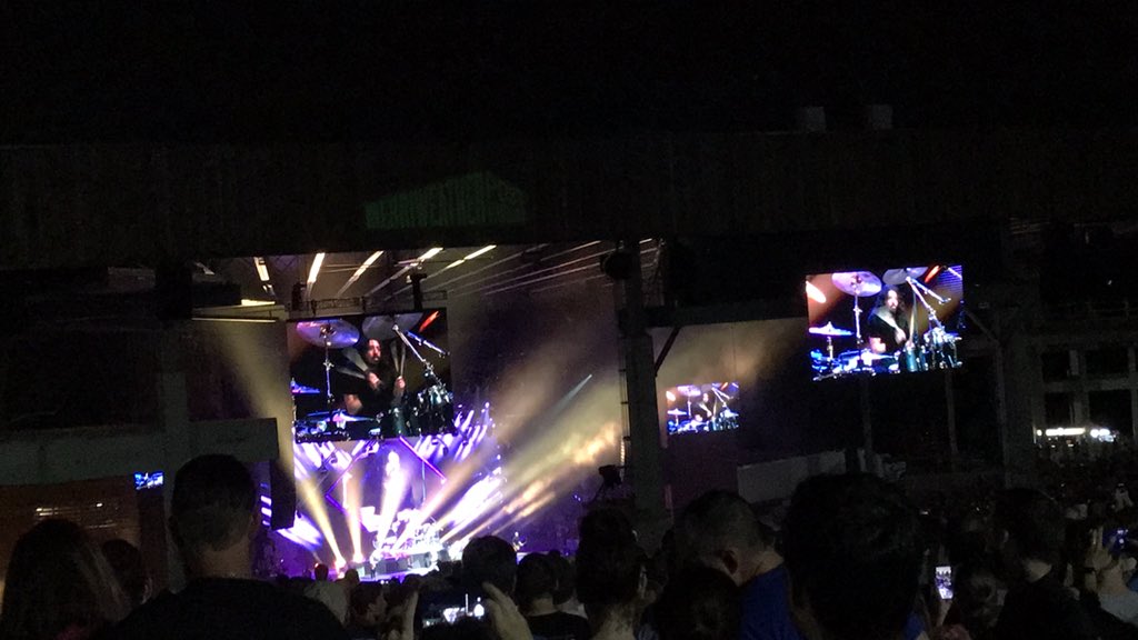 emmachaiken's tweet photo. Best birthday from the @foofighters - Dave Grohl on drums!!! This birthday may never be topped 😍 https://t.co/eUbFi1lv3z