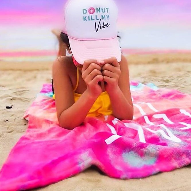 itsmelillianna's tweet photo. At the beach, life is different. Time doesn't move hour to hour but mood to moment. We live by the currents, plan by the tides and follow the sun.      
Sandy Gingras
.
.
.
#beach #tinytruckerco #Donuts #sand #mood  #tide #sun #shade #relax #enjoy #goodtime #friyay #fun #quote https://t.co/j7F1ZYY2W8