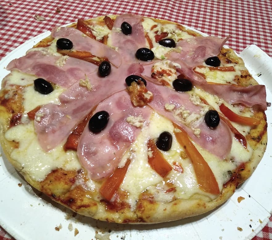 JoacoMobilio's tweet photo. #Fugazzeta #Anchoas #JamonyMorrones https://t.co/zf7fTBEfLp