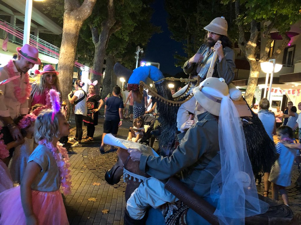 FamilyHotelsbim's tweet photo. La Notte Rosa dei Bambini ππ¨βπ©βπ§βπ¦ #BellariaIgeaMarina #bimfamily #bimforkids #estate2018 #pinkyourlife #lanotterosa18
Ph Alex Gabellini https://t.co/ovZrSLwv8R