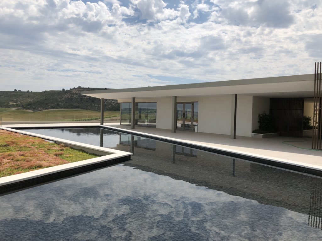 WinedNDined's tweet photo. Accidentally went to Spain 🇪🇸 so had to slide into a few wineries!! Hola Ribera del Duero! You tempt me with your Tempranillo! First stop: @AaltoBodegas serving up a well-balanced Crianza (#YYC has it @Bin905Wines ) & AALTA PS was multi-layered goodness and so #CellarBound https://t.co/rTt4h93dWy