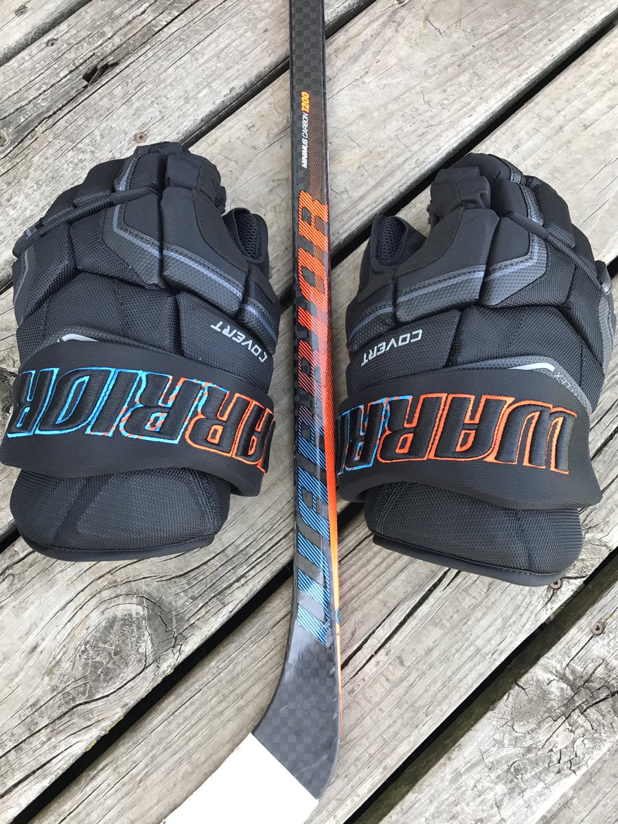 briana_mad's tweet photo. These gloves match the twig perfectly. This picture is exploding with Edge. Huge shout out to @WarriorHockey for these beautiful custom gloves.
#hockey #warriorhockey #buttersoft #buttersoftfeel #CovertQREdge #GainTheEdge #warriorvip https://t.co/1AMQvHS0LQ
