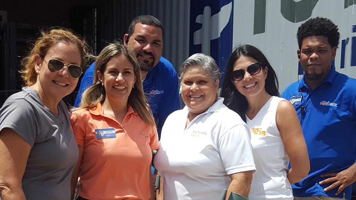 PetSOSpr's tweet photo. ¡Muchisimas gracias a los que apoyaron al 3k-nino de @sanpatricioplaza y @petsmartpr , se donaron sobre 5,000 libras de comida de perro y gato a santuarios y rescatistas de mascotas en #puertorico🇵🇷 ! https://t.co/a6LB1AgQCK