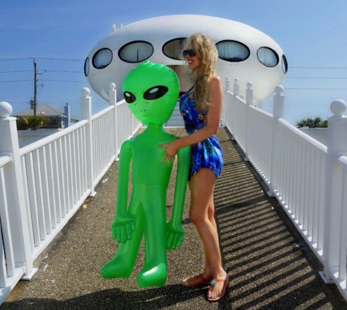 Pensacola Beach Native Comes Home To Celebrate Radio Release of First Single at Spaceship House Party - mailchi.mp/f17b56a0ffbb/p…