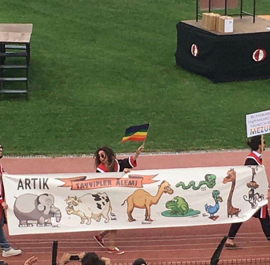 Diktatör olan ülkede bu pankartı taşıyabilir misiniz?

#ODTÜ