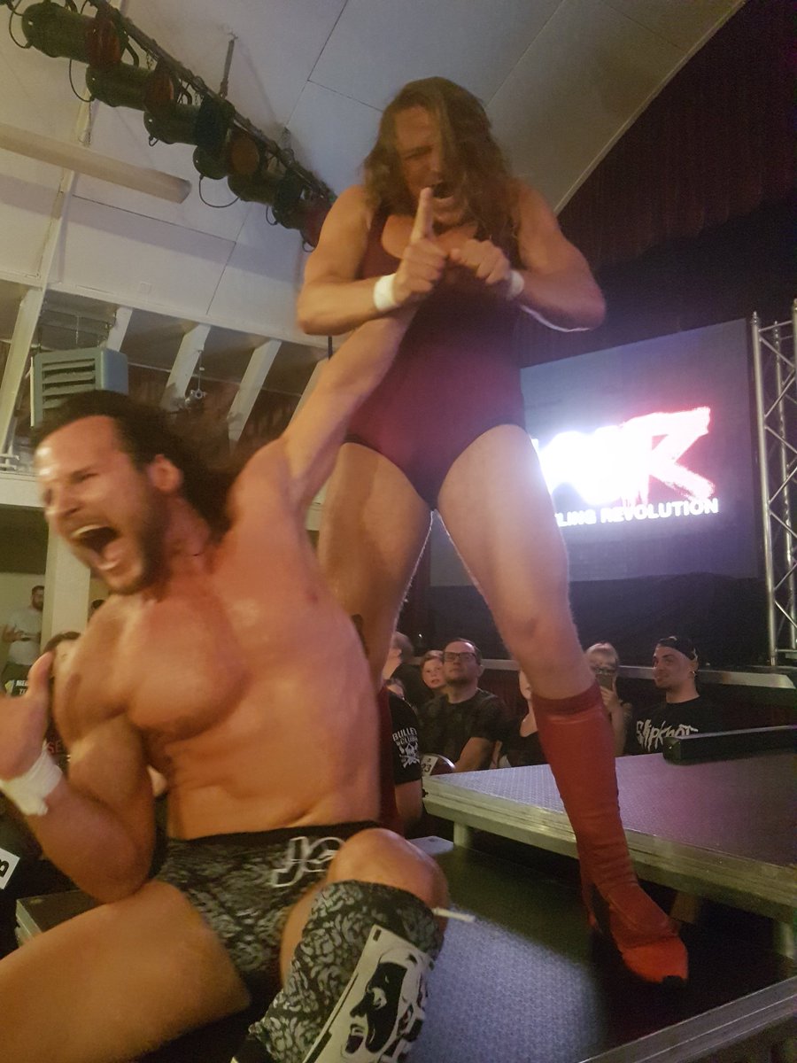 adharp123's tweet photo. @JosephConners, @JimmyHavoc and @PeteDunneYxB fighting in the Memorial Hall car park Cleethorpes. Yet another great event @BWR_UK !!! https://t.co/cuM7Rn3LOW