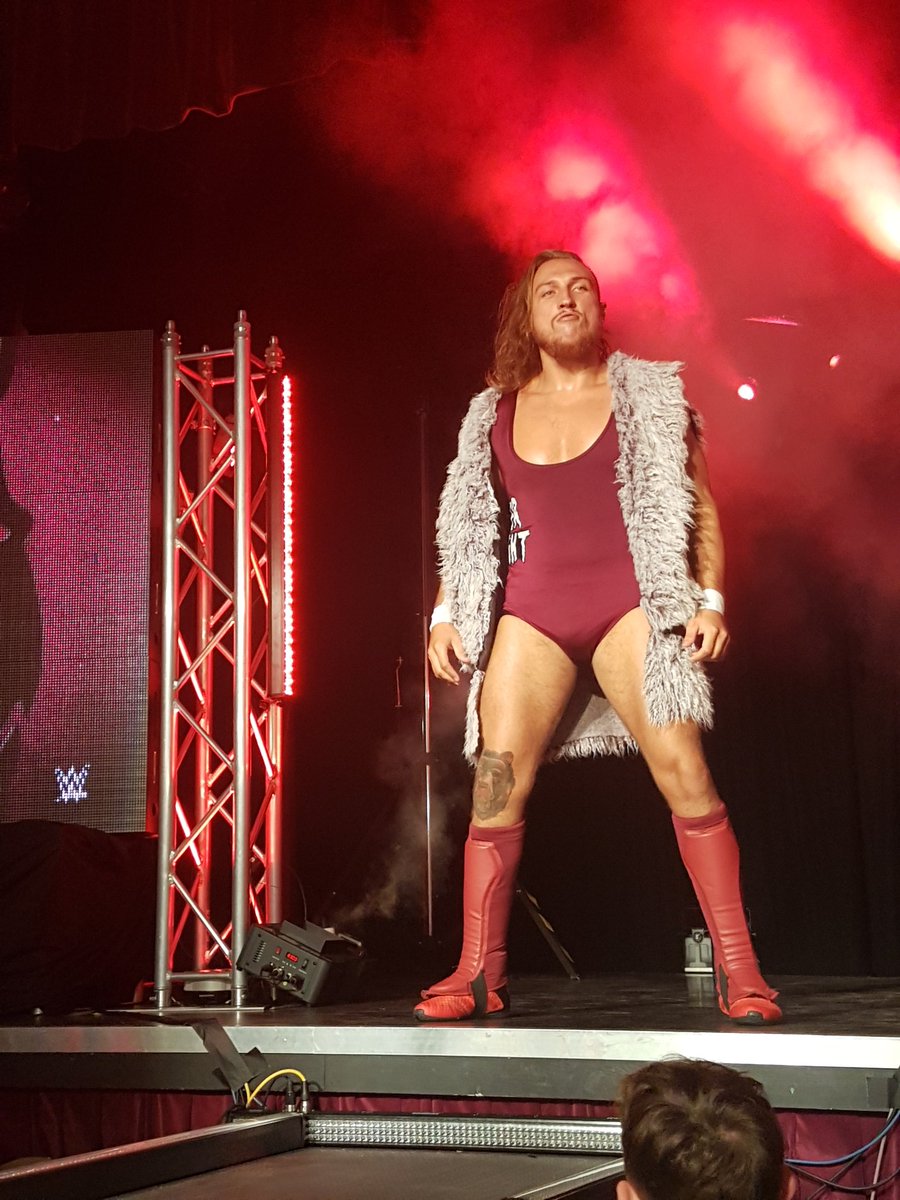adharp123's tweet photo. @JosephConners, @JimmyHavoc and @PeteDunneYxB fighting in the Memorial Hall car park Cleethorpes. Yet another great event @BWR_UK !!! https://t.co/cuM7Rn3LOW
