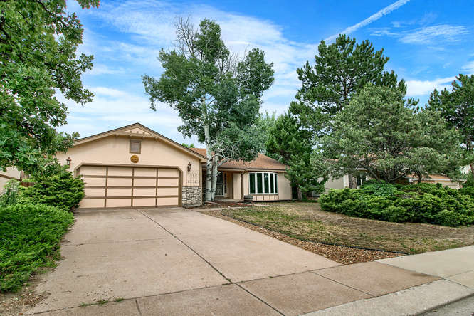 tdgkeller's tweet photo. 🏡Just Listed🏡
3🛏️ bedroom 1.5🛁 bathroom 2 🚗 car garage. Ranch style home with handicap access. Find out more about this remodeled home by calling 719.232.1564 or click the link below.
https://t.co/0tFZKC3yEA https://t.co/HCgmZ78t3J