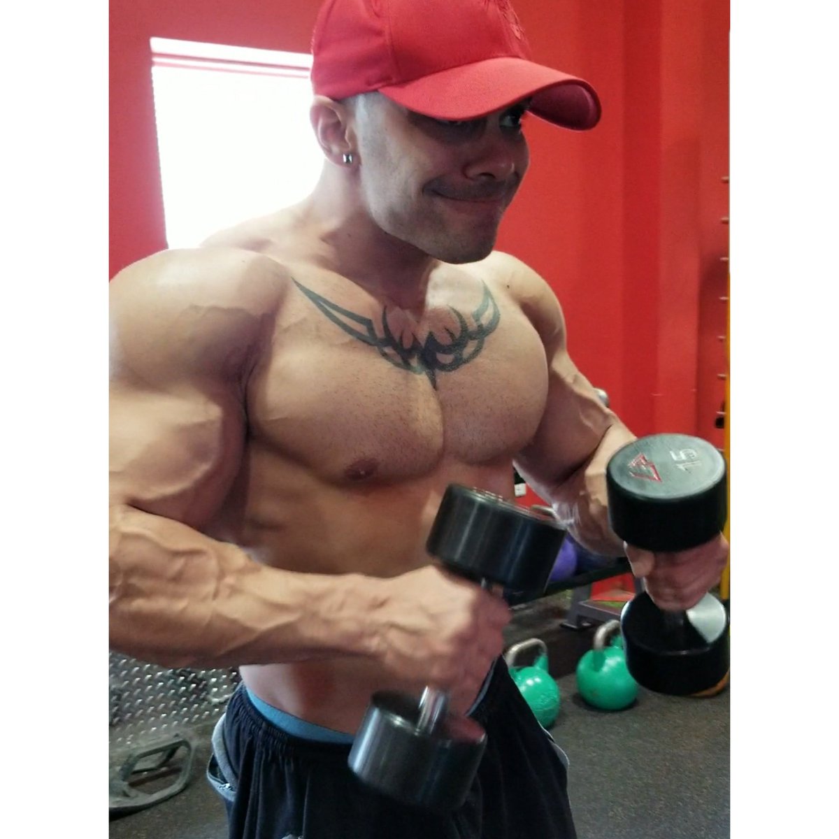 robbygunzotti's tweet photo. In strength we trust.

#robbygunz #robbygunzotti #gymlife #fitness https://t.co/FYXNSxsA1Y