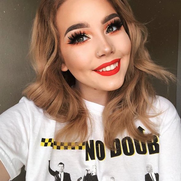 BenefitBeauty's tweet photo. We can't get enough of @hailiebarber! 😍 She wears our #helloflawless powder! https://t.co/VlxdQa0C0u
