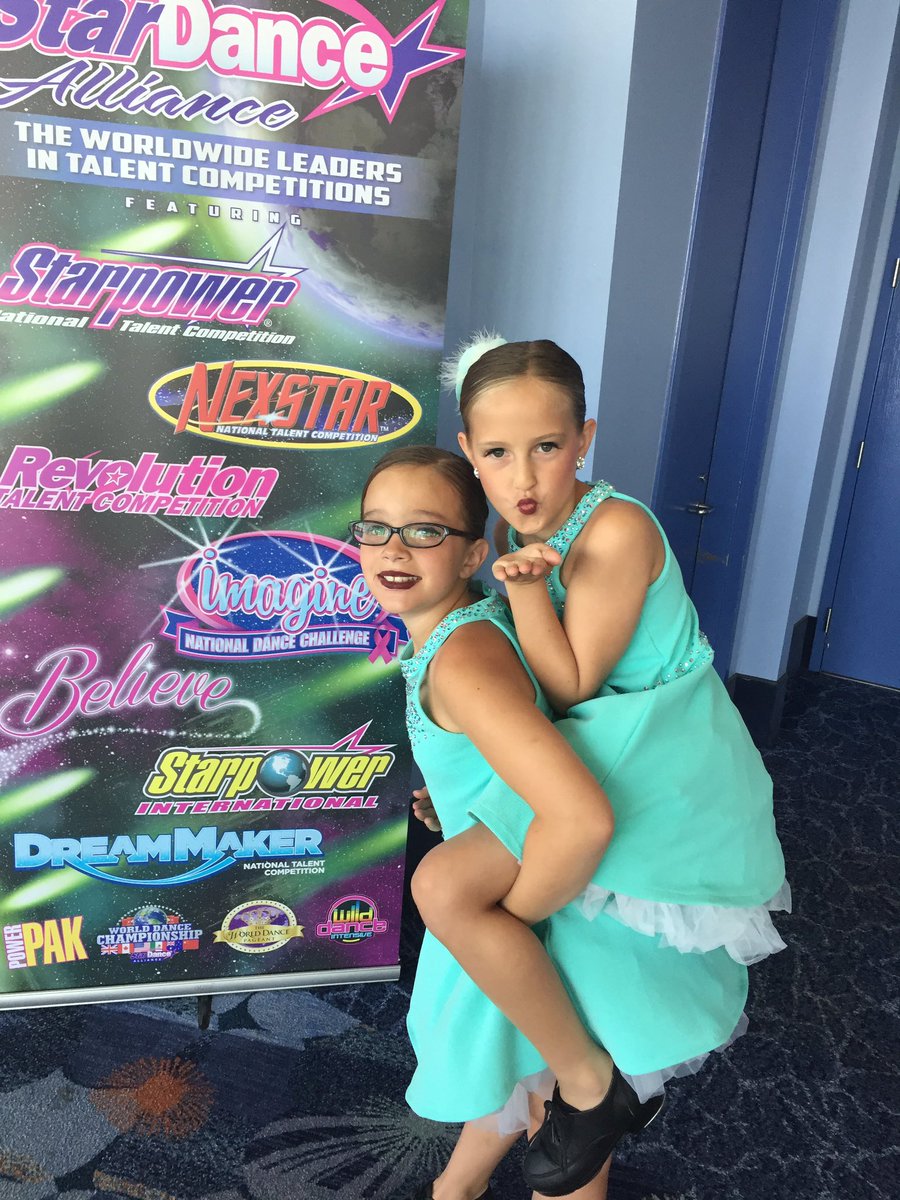 thomasfrost478's tweet photo. Having fun! I can make your hands clap! #revotalent #dbknation https://t.co/CtBBRjNgGC