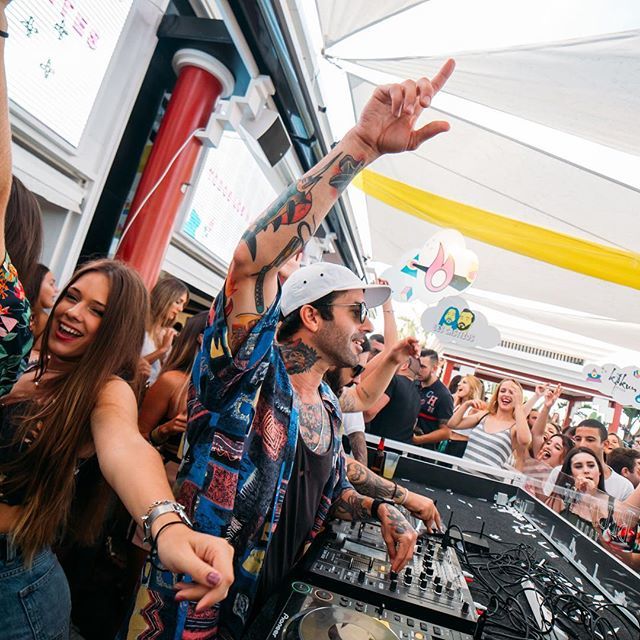 #MAMBOWDELWENO este Martes hay movida mi gente! Más info sobre ofertas o Reservados por DM 🌴💥☀️🌊🔥
🔥
🔥
#mambowbylescastizos #weback #mambow #lescastizos #Málaga #music #dj #girl #boy #party #nice #dance #summer #djs #fashion #beach #summer #sun #love #club #kokunoceanclub