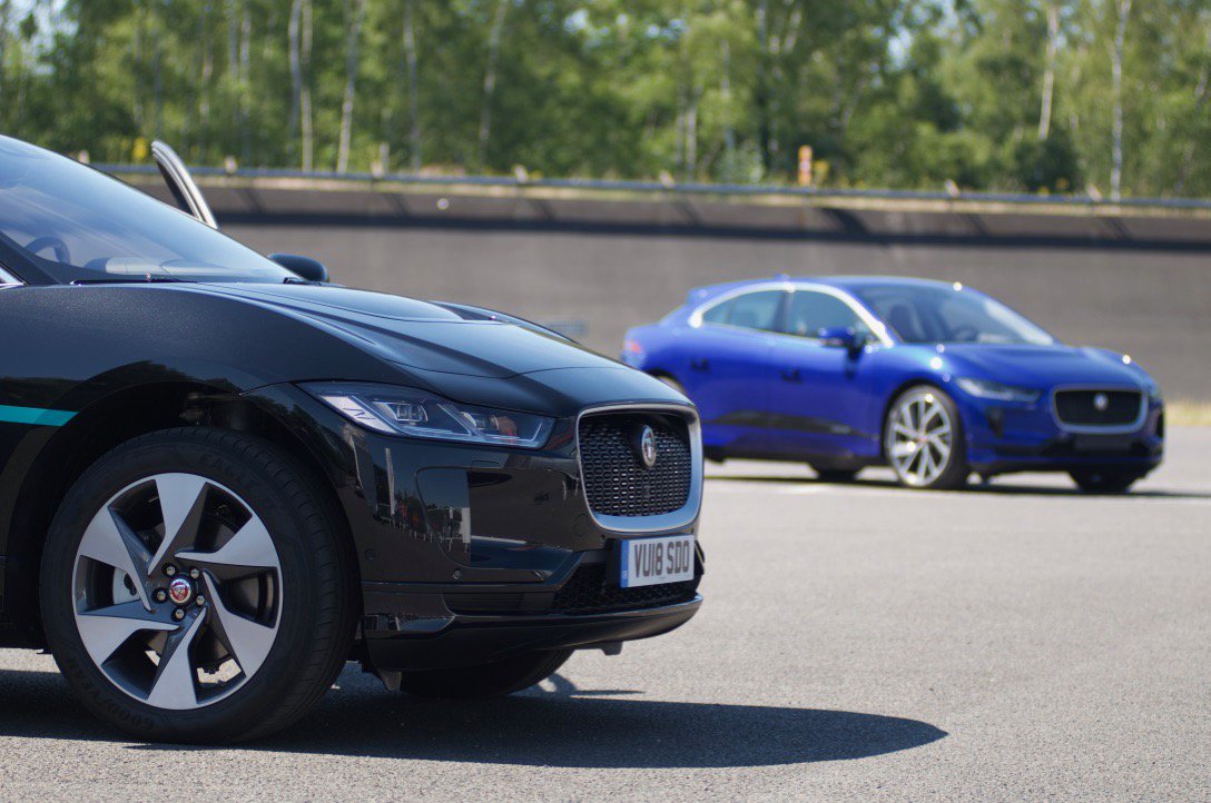 LesVoituresElec's tweet photo. Souvenirs de notre journée au circuit de Mortefontaine! Au programme: essai de la @Jaguar I-Pace sur circuit. Agilité, plaisir de conduite et souplesse au menu. https://t.co/8G7FBQPbQO
#Woah Merci @JaguarFrance pour l'expérience ! #inoubliable https://t.co/ub2XEEhzhD